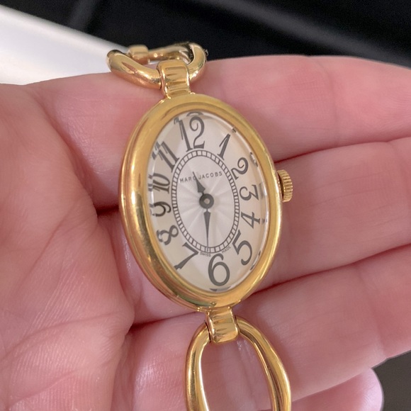 MARC JACOBS Swiss Analog Gold Watch Oval Link Bracelet MJ1106 Stainless Steel - Picture 2 of 6